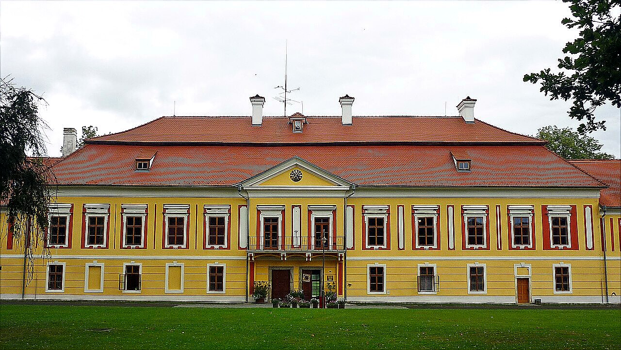 
<span>Červený Dvůr (Červený Dvůr)</span>
