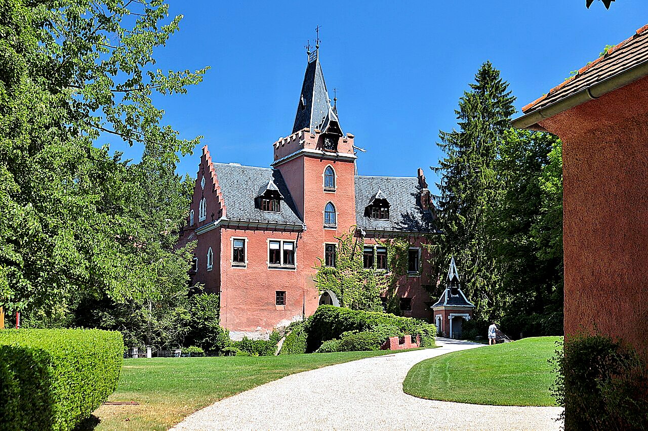 
<span>Červený Hrádek u Sedlčan</span>
