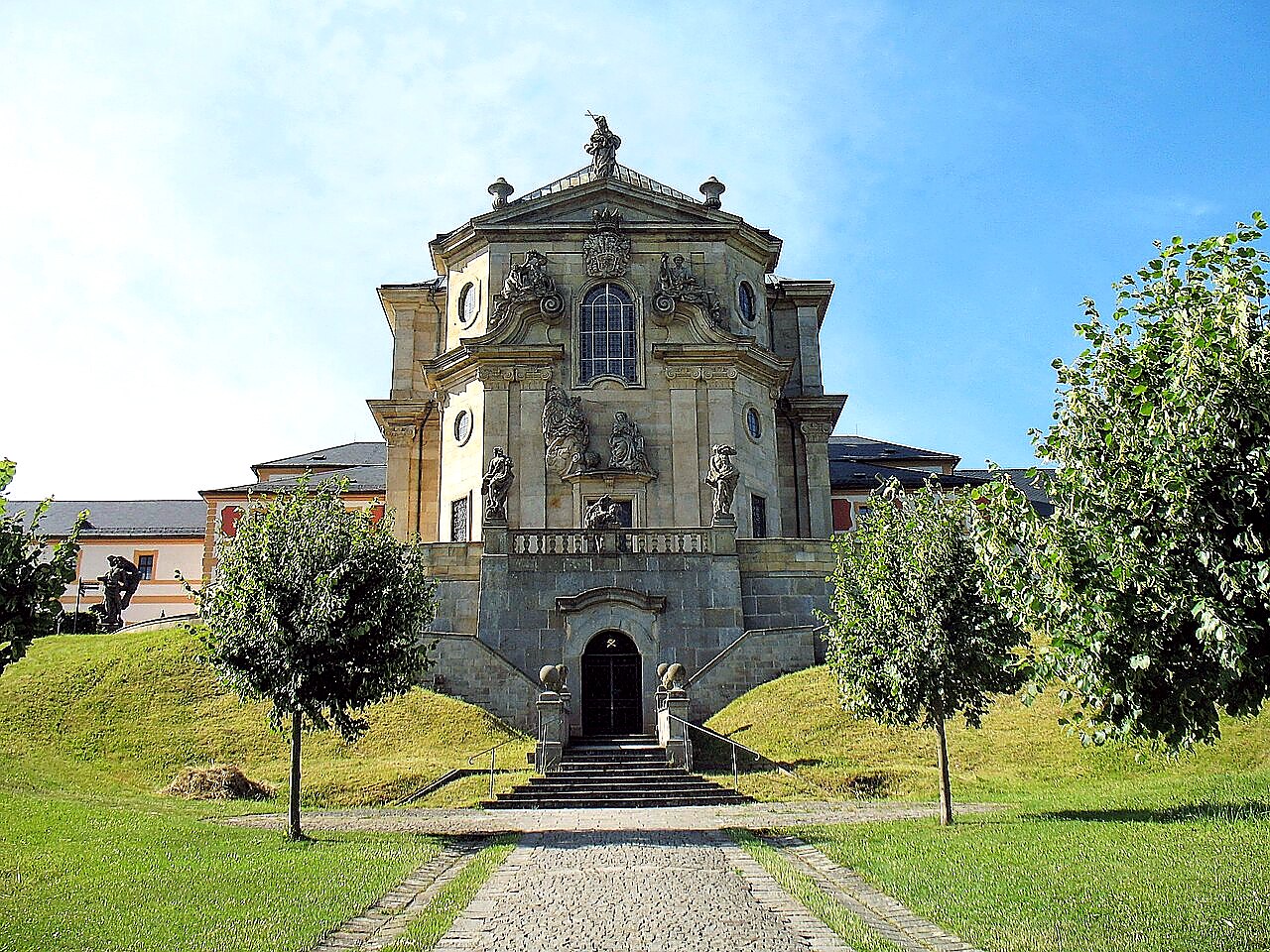 
<span>Kostel Nejsvětější Trojice (Kuks)</span>
