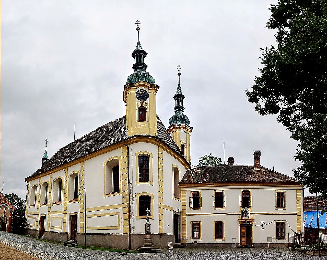 
<span>Kostel Nejsvětější Trojice (Opočno)</span>
