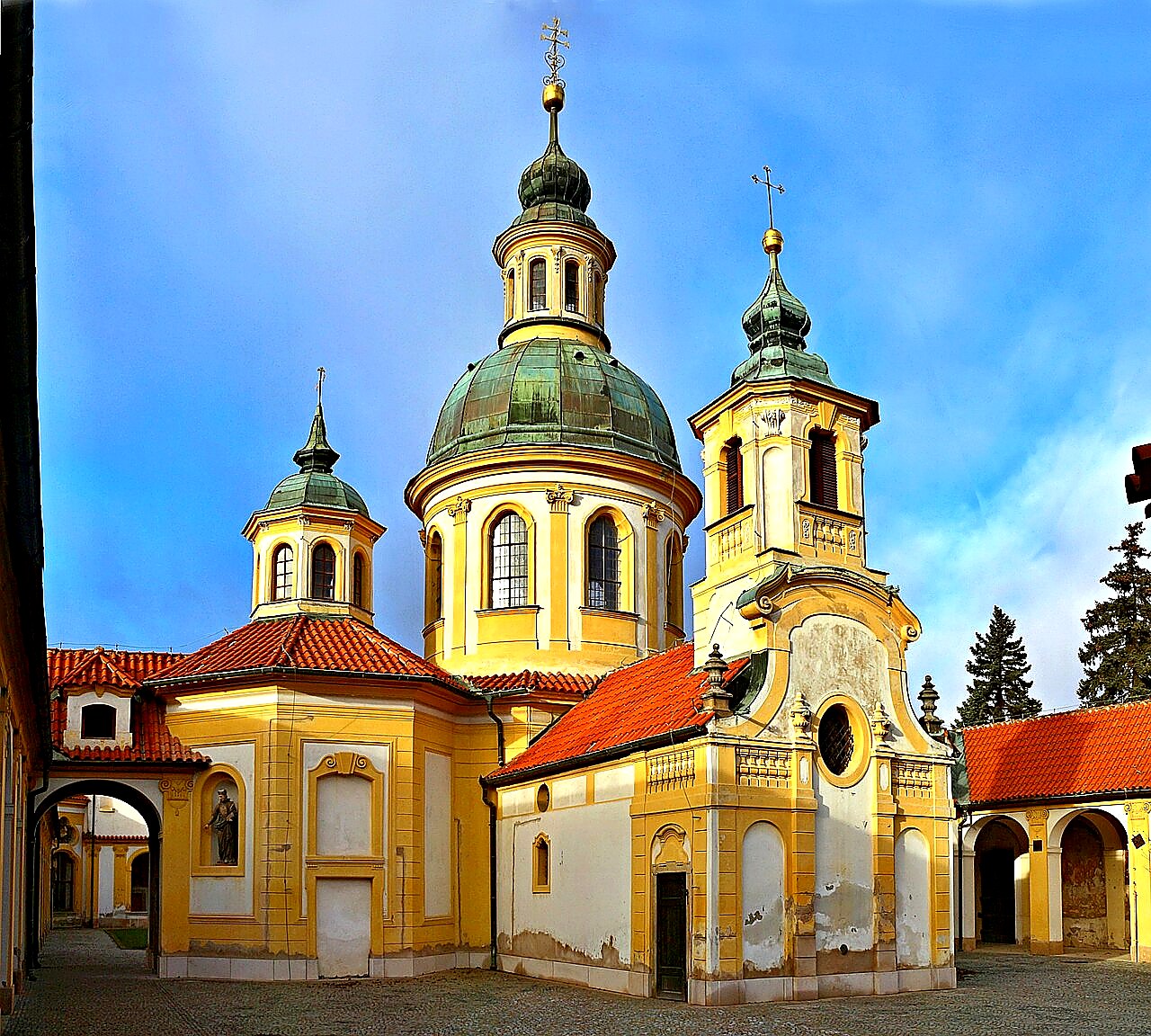 
<span>Kostel Panny Marie Vítězné na Bílé Hoře</span>

