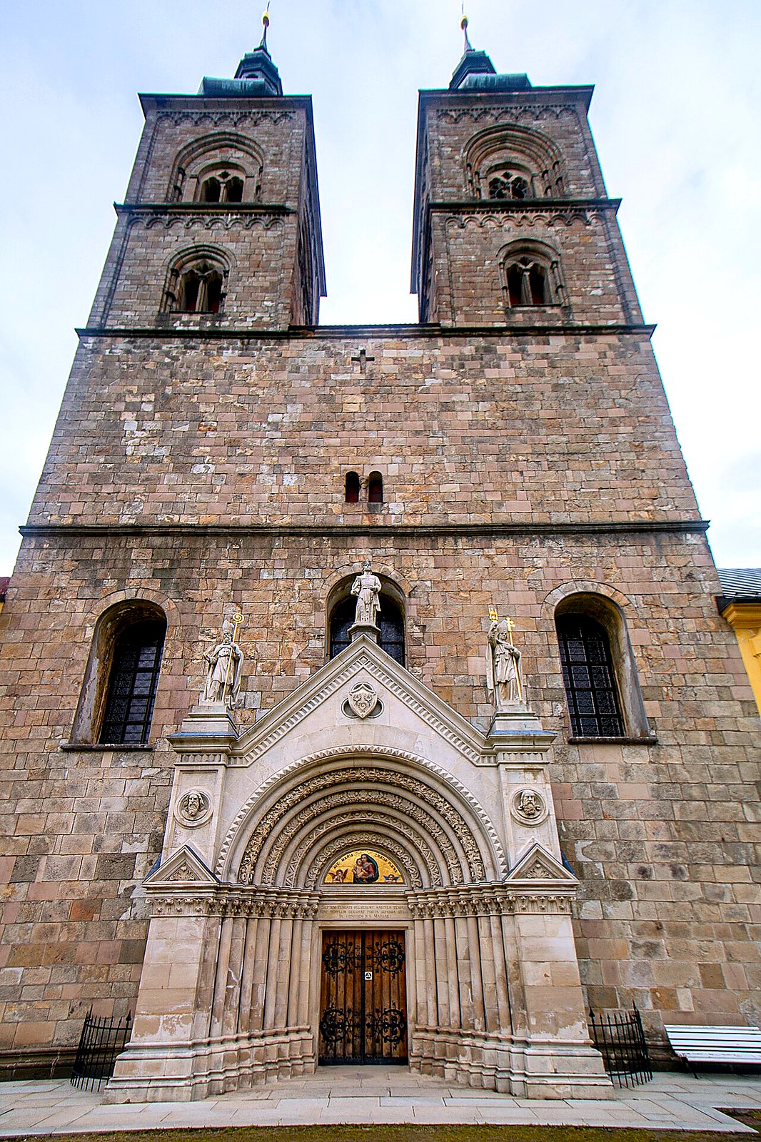 
<span>Kostel Zvěstování Panny Marie v Teplé</span>
