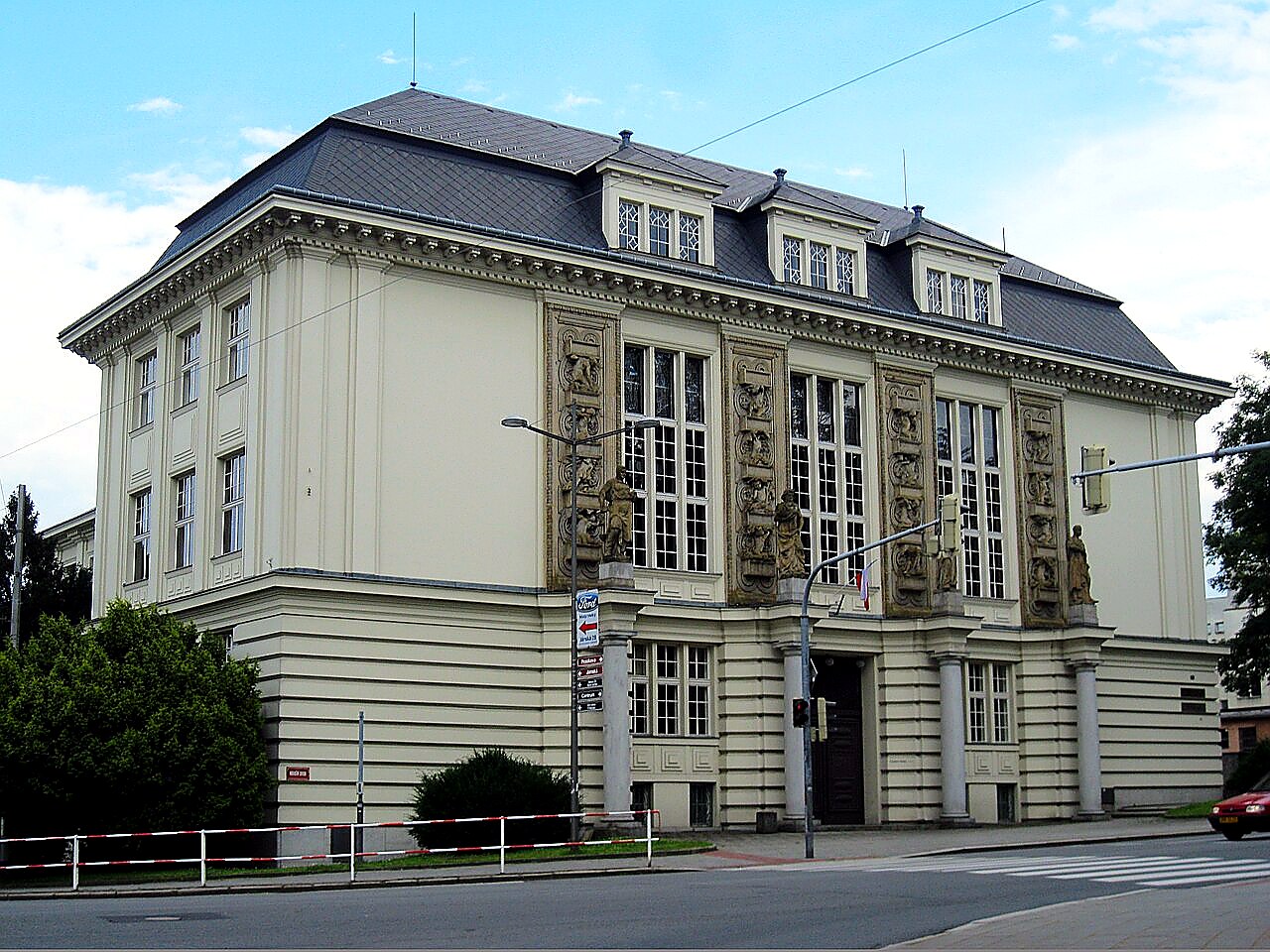 
<span>Městský dům kultury Petra Bezruče</span>
