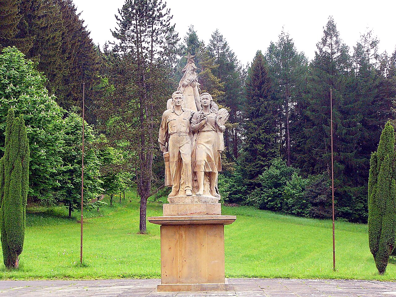 
<span>Památník obětí druhé světové války v Javoříčku</span>
