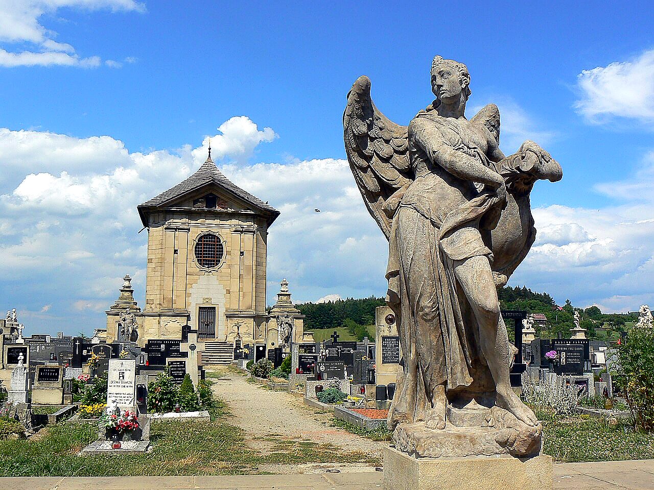 
<span>barokní hřbitov ve Střílkách</span>

