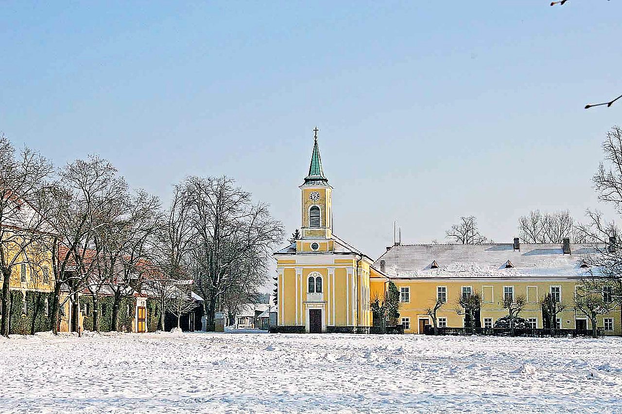 
<span>kostel svatého Václava a Leopolda</span>
