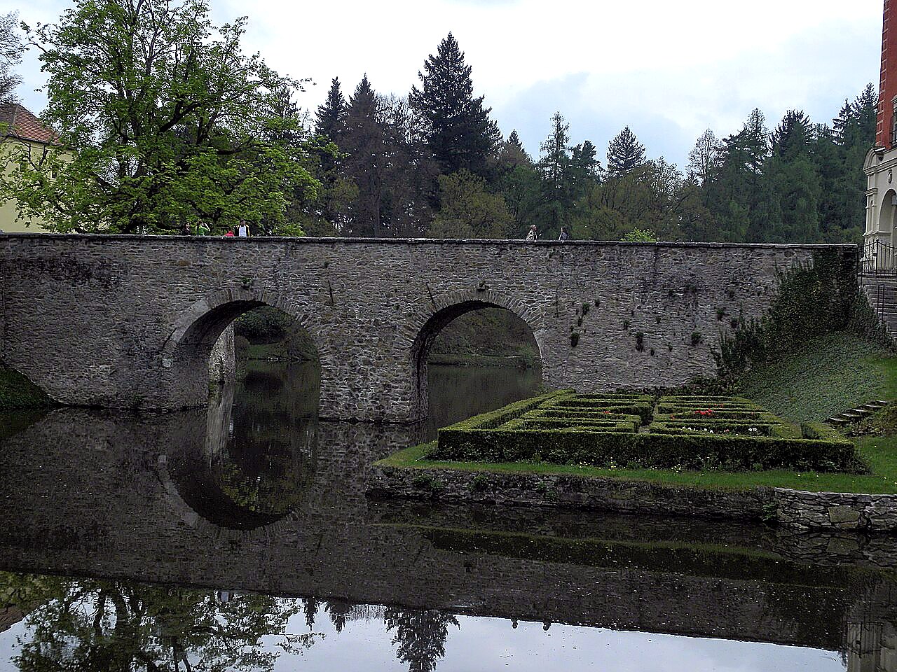 
<span>most k zámku Červená Lhota</span>
