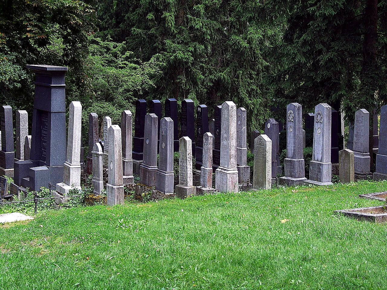 
<span>židovský hřbitov v Třebíči</span>

