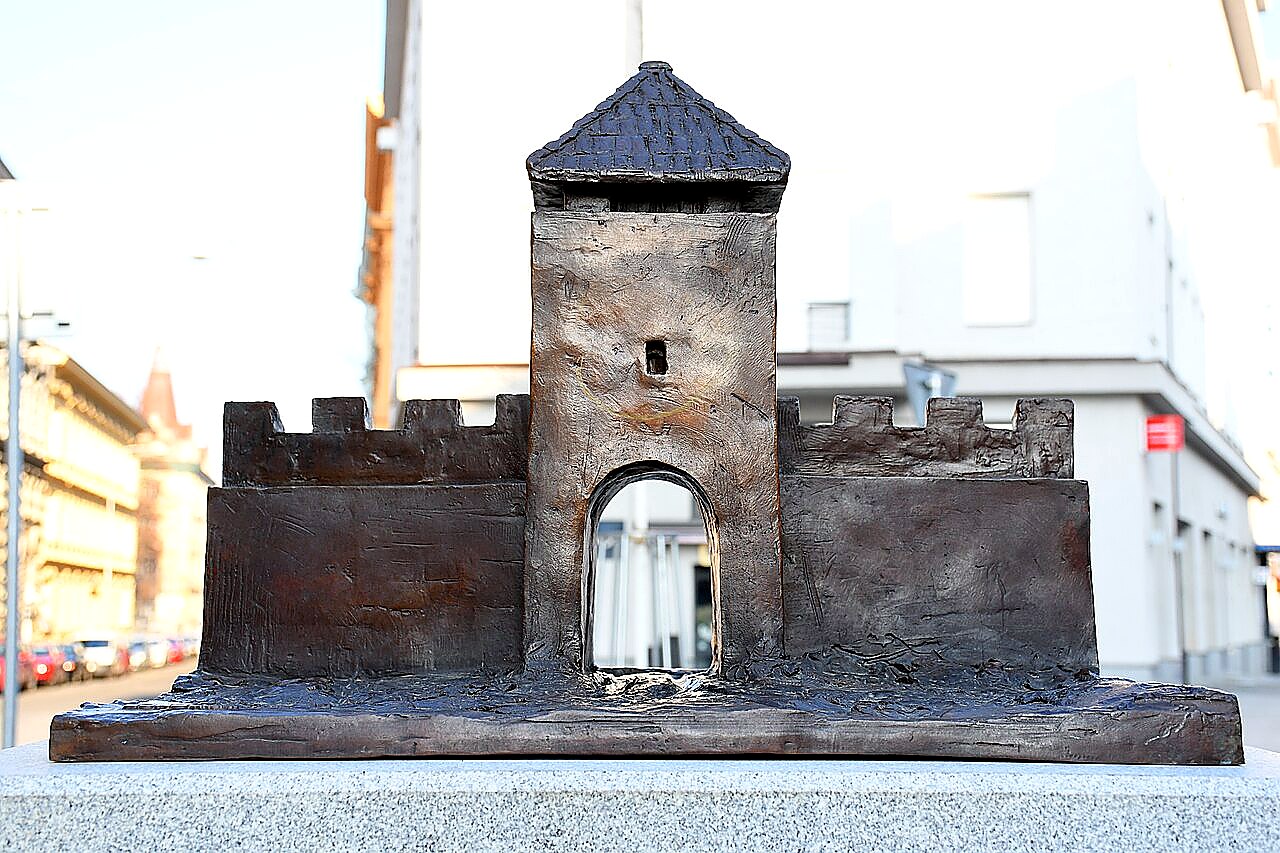 
<span>Hradská brána</span>
