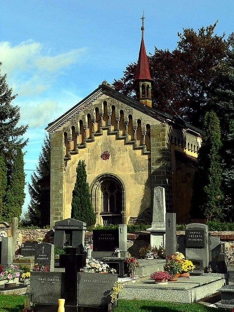
<span>Hřbitovní kaple s hrobkou Thun-Hohensteinů</span>
