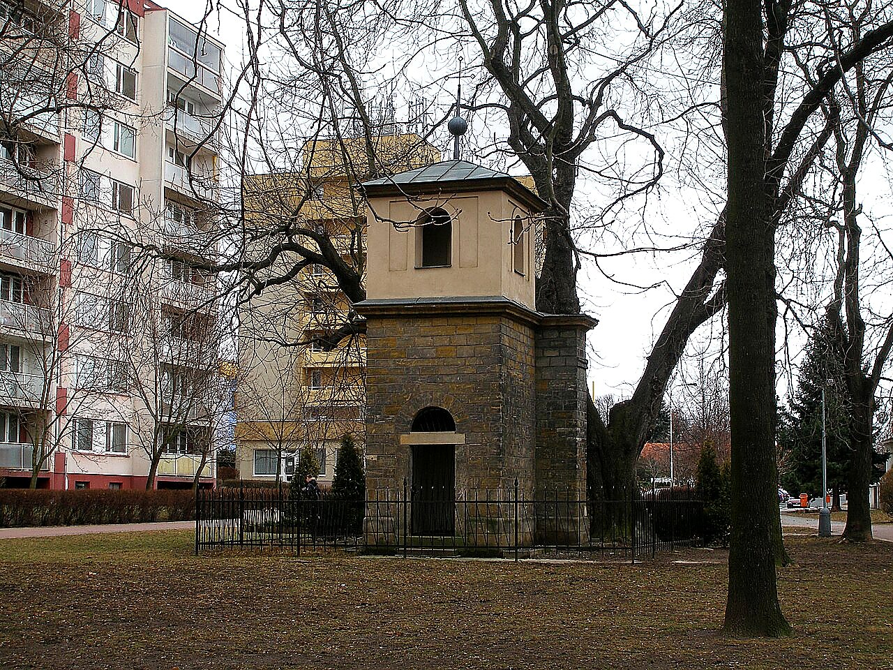 
<span>Kaple svatého Kříže (Letňany)</span>
