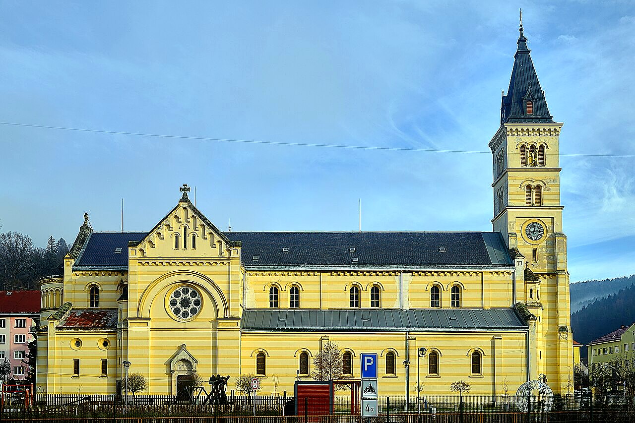 
<span>Kostel Božího Těla (Kraslice)</span>
