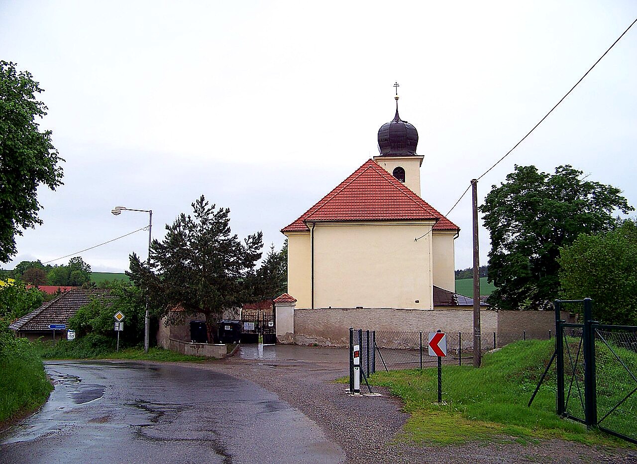 
<span>Kostel Nalezení svatého Kříže (Nesvačily)</span>
