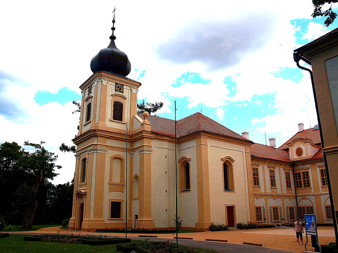 
<span>Kostel Nanebevzetí Panny Marie (Loučeň)</span>
