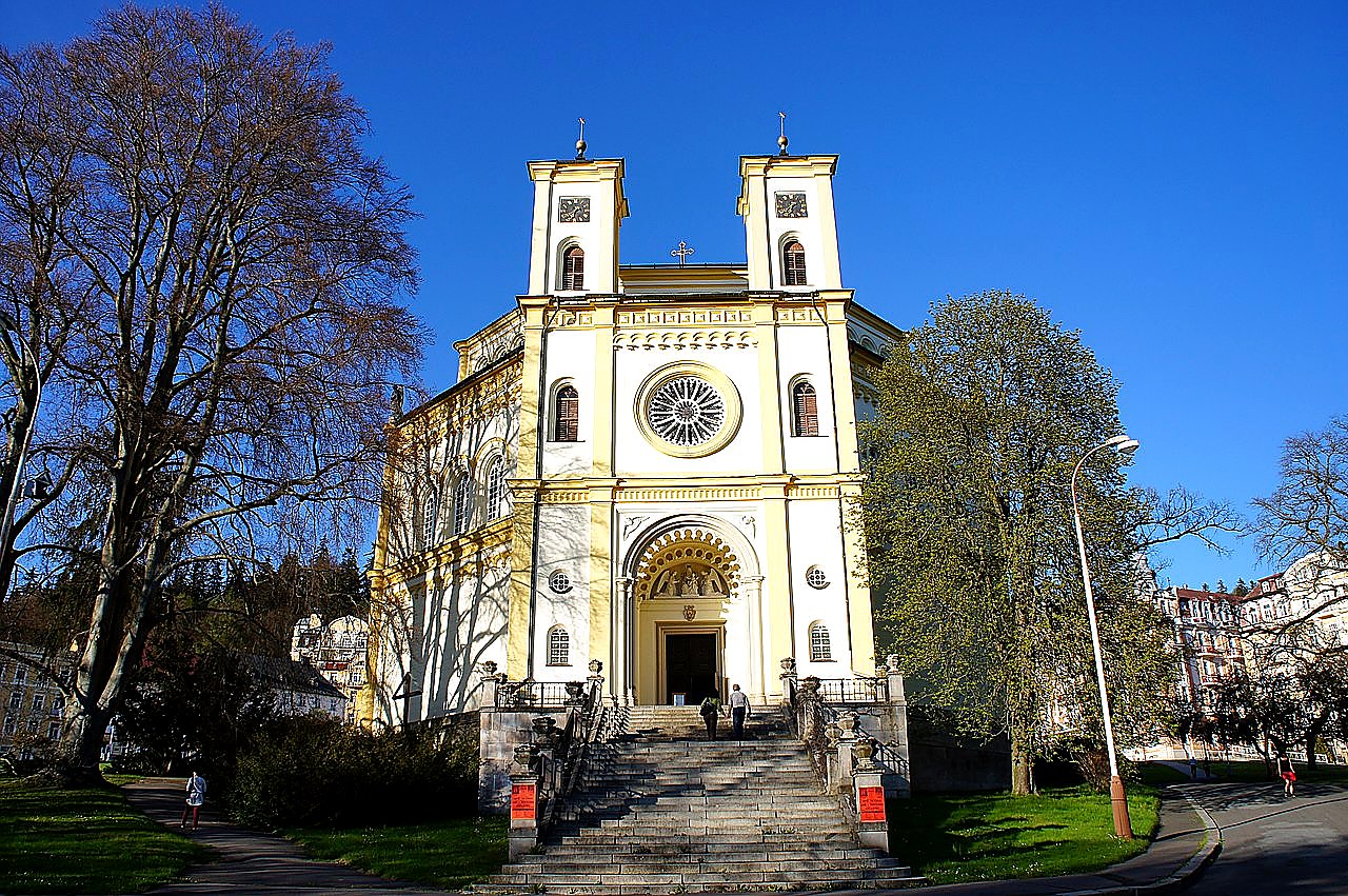 
<span>Kostel Nanebevzetí Panny Marie (Mariánské Lázně)</span>
