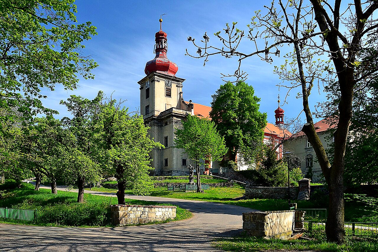 
<span>Kostel Nanebevzetí Panny Marie v Horním Jiřetíně</span>
