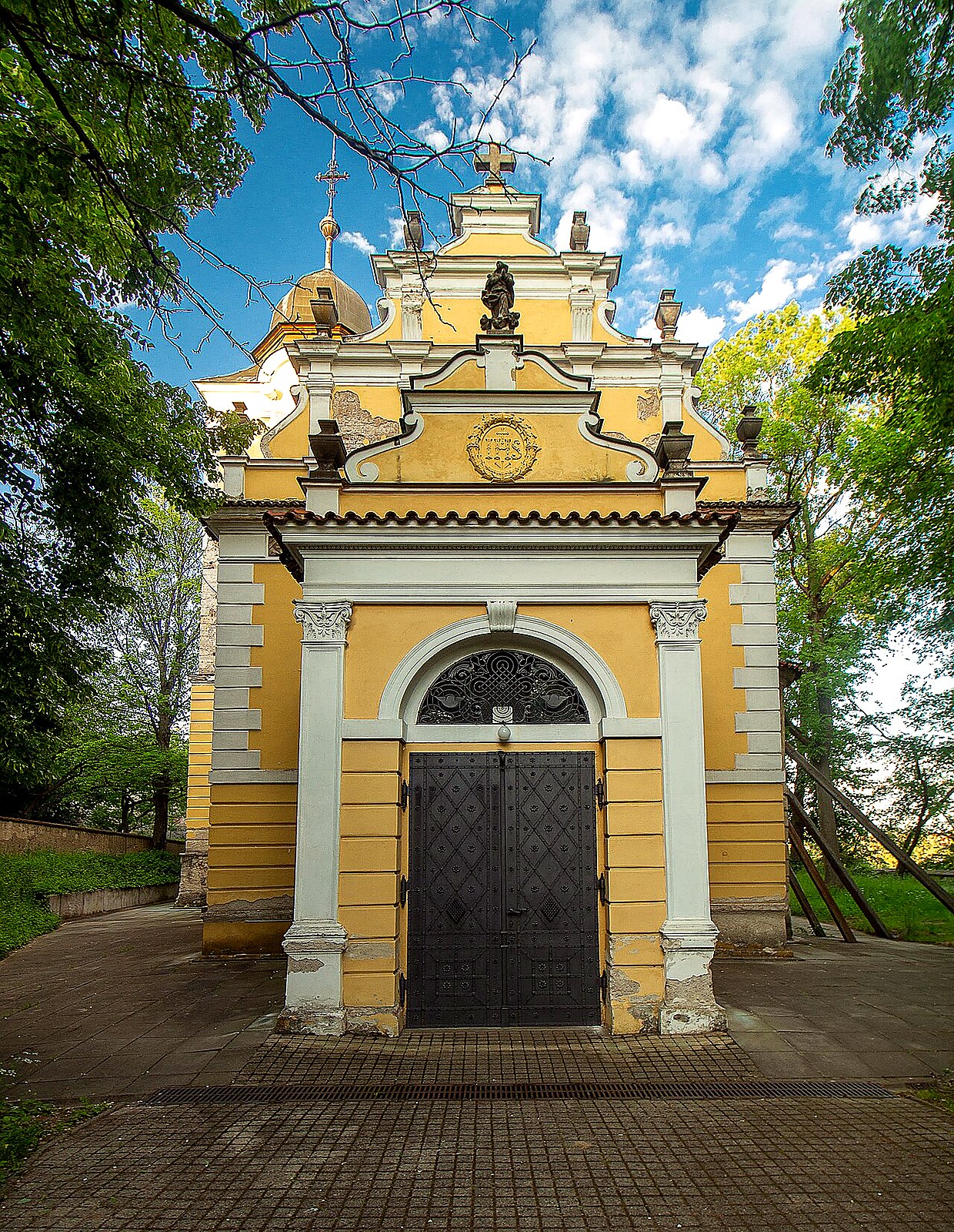 
<span>Kostel Nanebevzetí Panny Marie v Klecanech</span>
