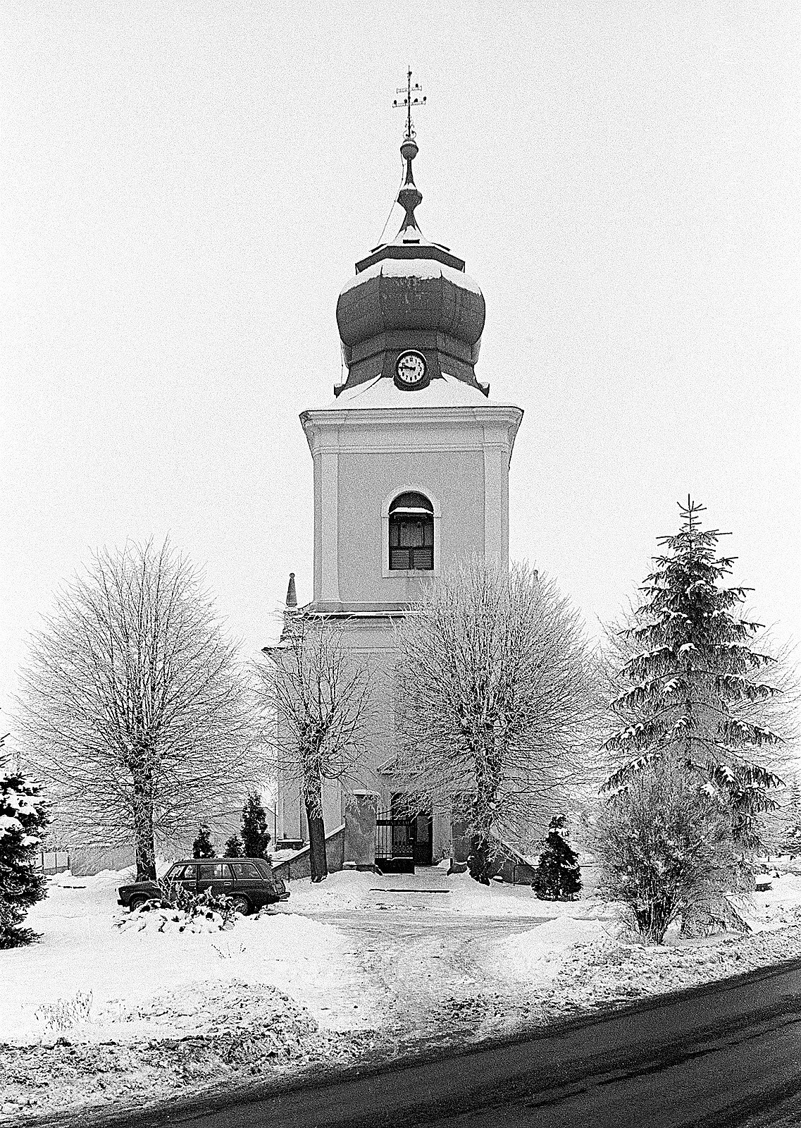 
<span>Kostel Narození Panny Marie (Běrunice)</span>
