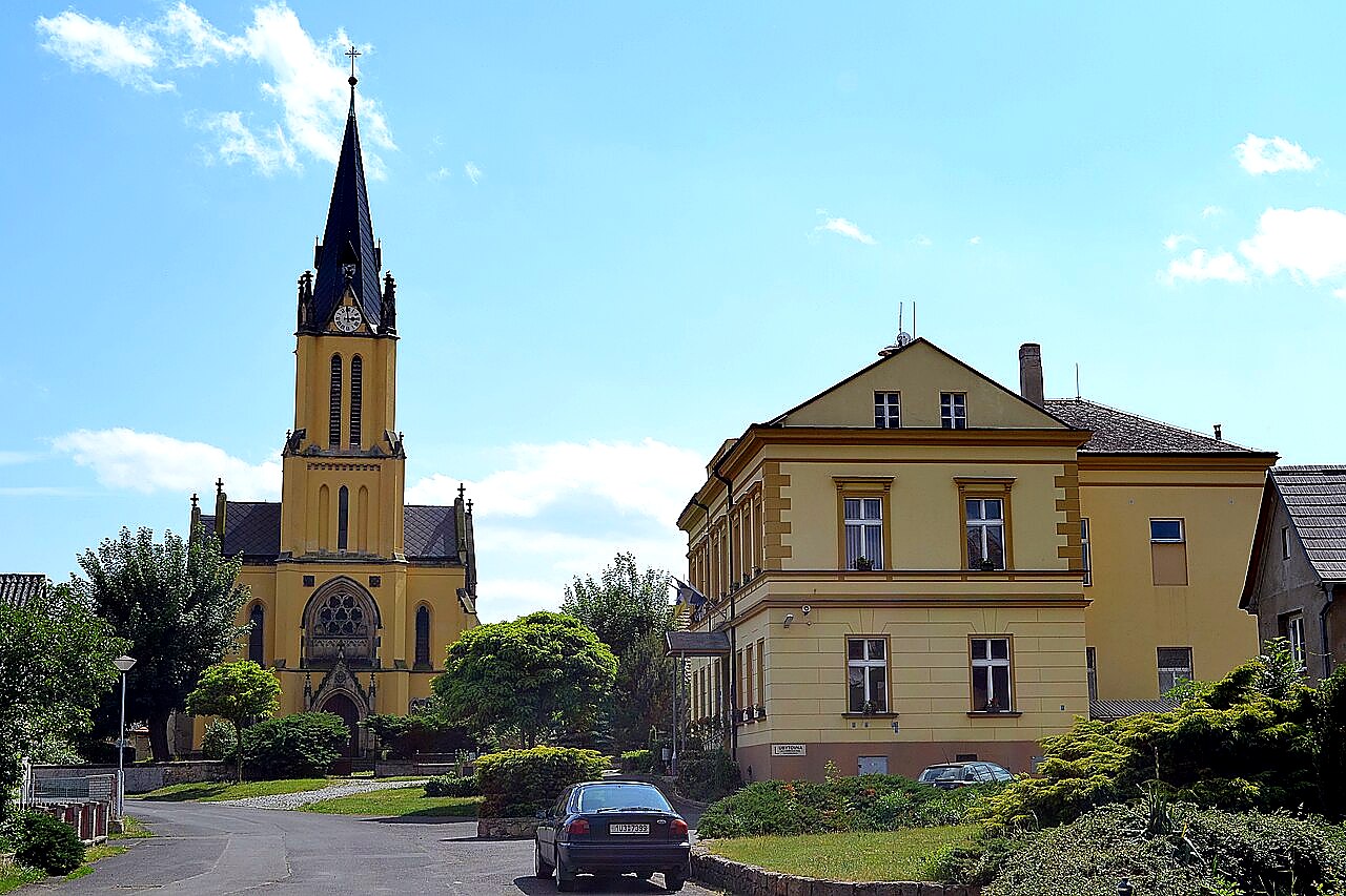 
<span>Kostel Narození Panny Marie (Libochovany)</span>
