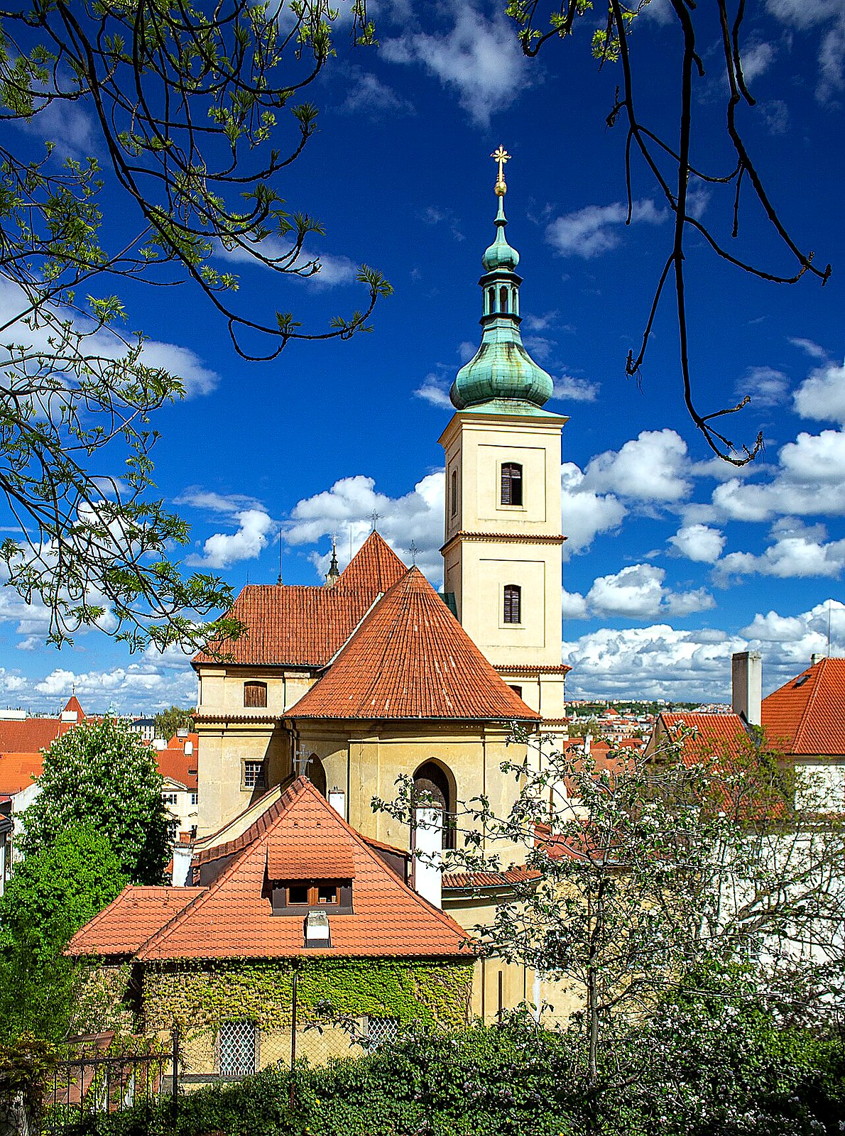 
<span>Kostel Panny Marie Vítězné a svatého Antonína Paduánského</span>

