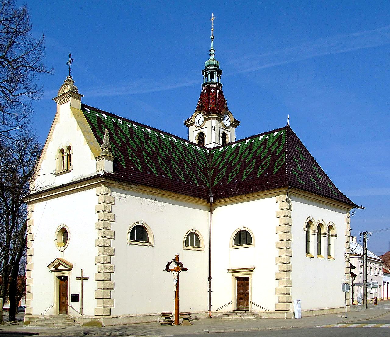 
<span>Kostel Povýšení svatého Kříže (Lanžhot)</span>
