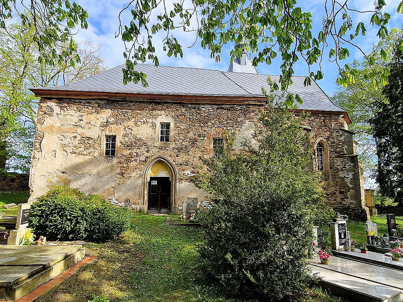 
<span>Kostel Všech svatých (Štoutov)</span>
