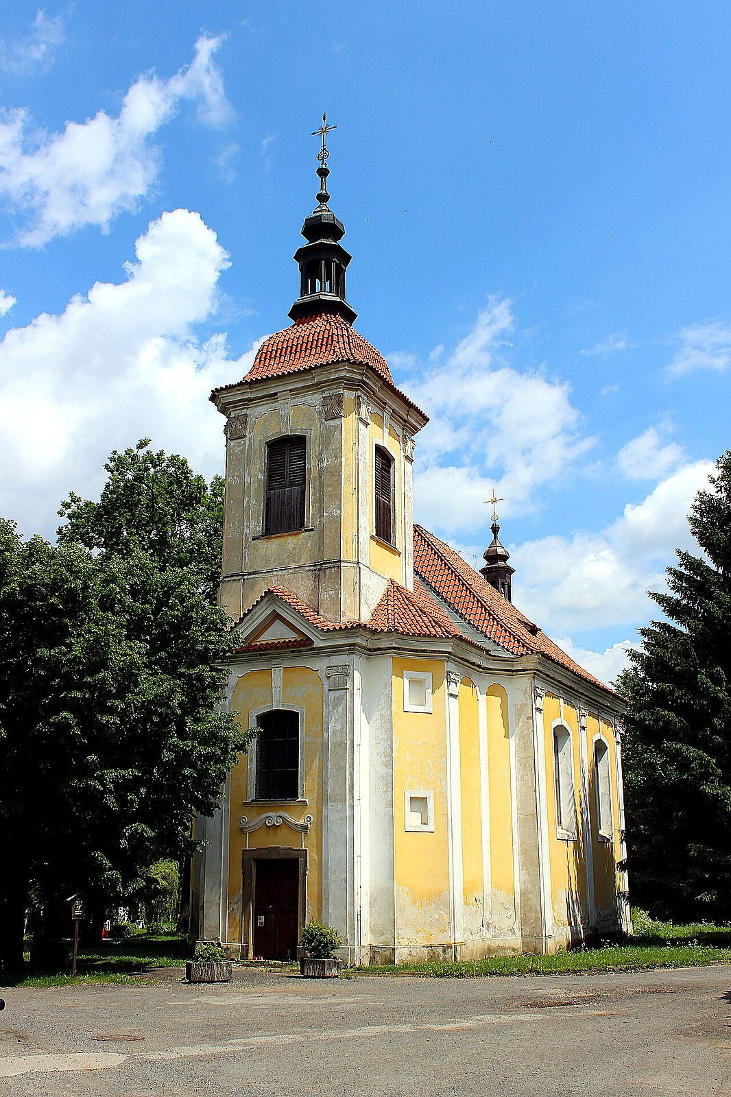 
<span>Kostel Všech svatých (Bratronice)</span>
