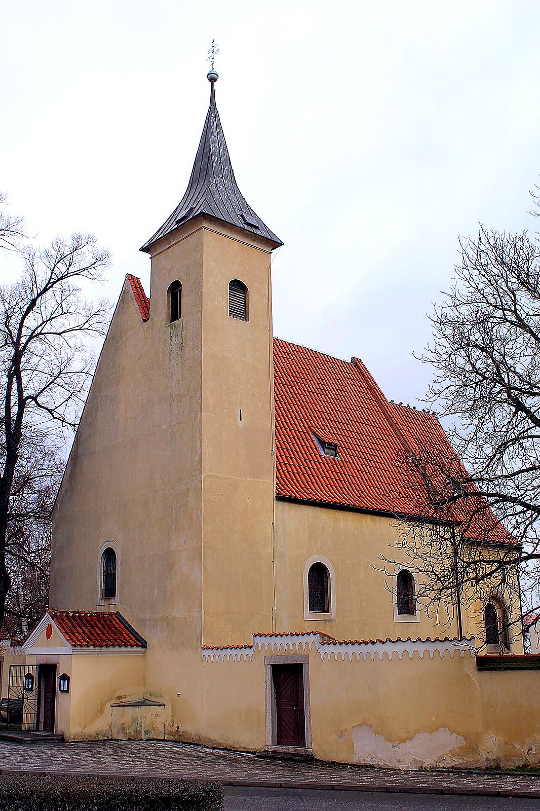 
<span>Kostel Všech svatých (Slivenec)</span>
