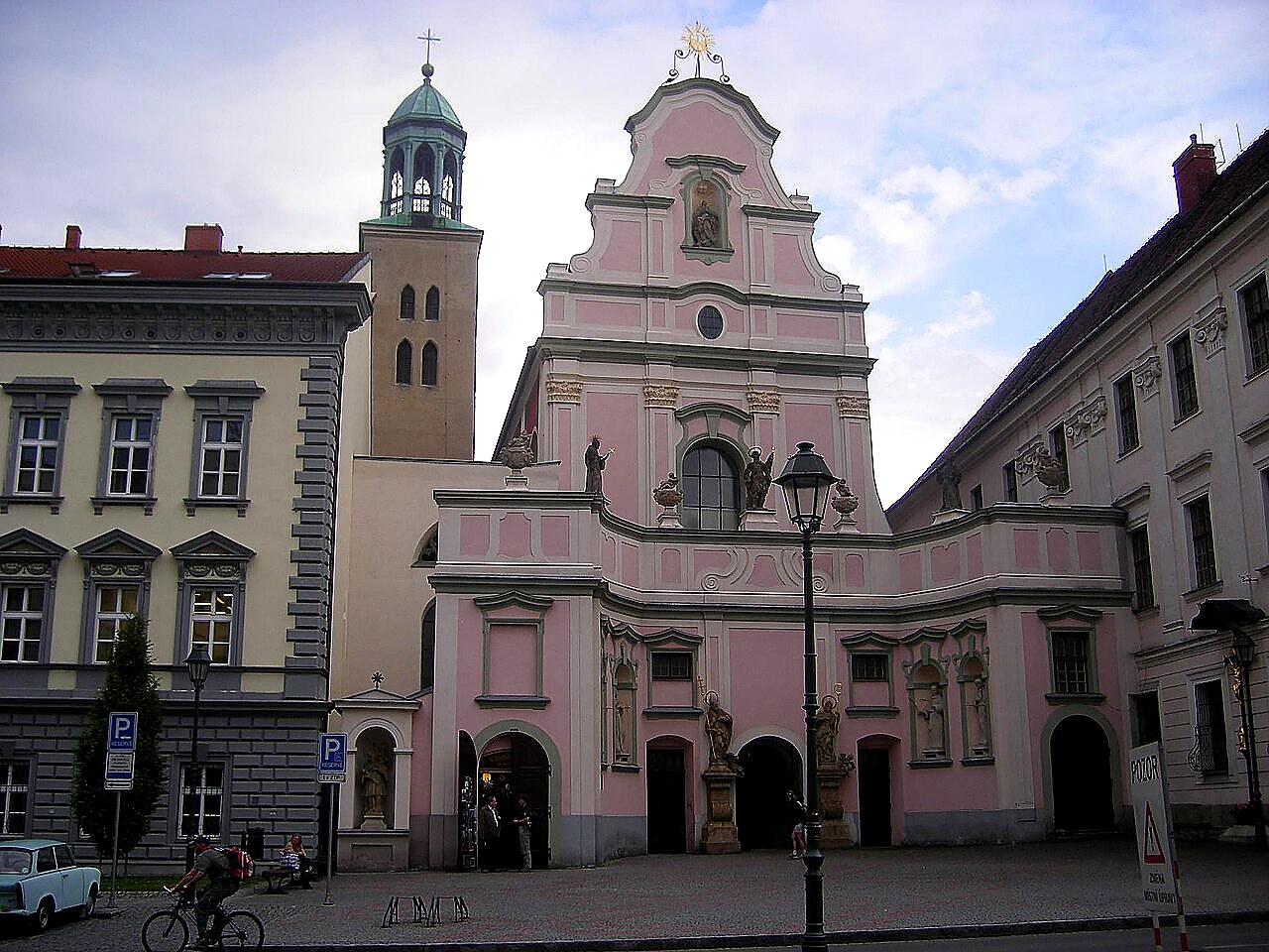 
<span>Kostel svatého Ducha (Opava)</span>
