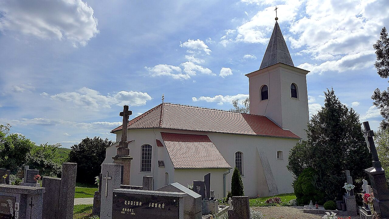 
<span>Kostel svatého Filipa a Jakuba (Kadov)</span>
