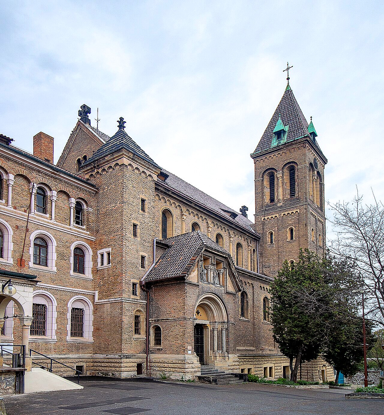 
<span>Kostel svatého Gabriela v Praze</span>
