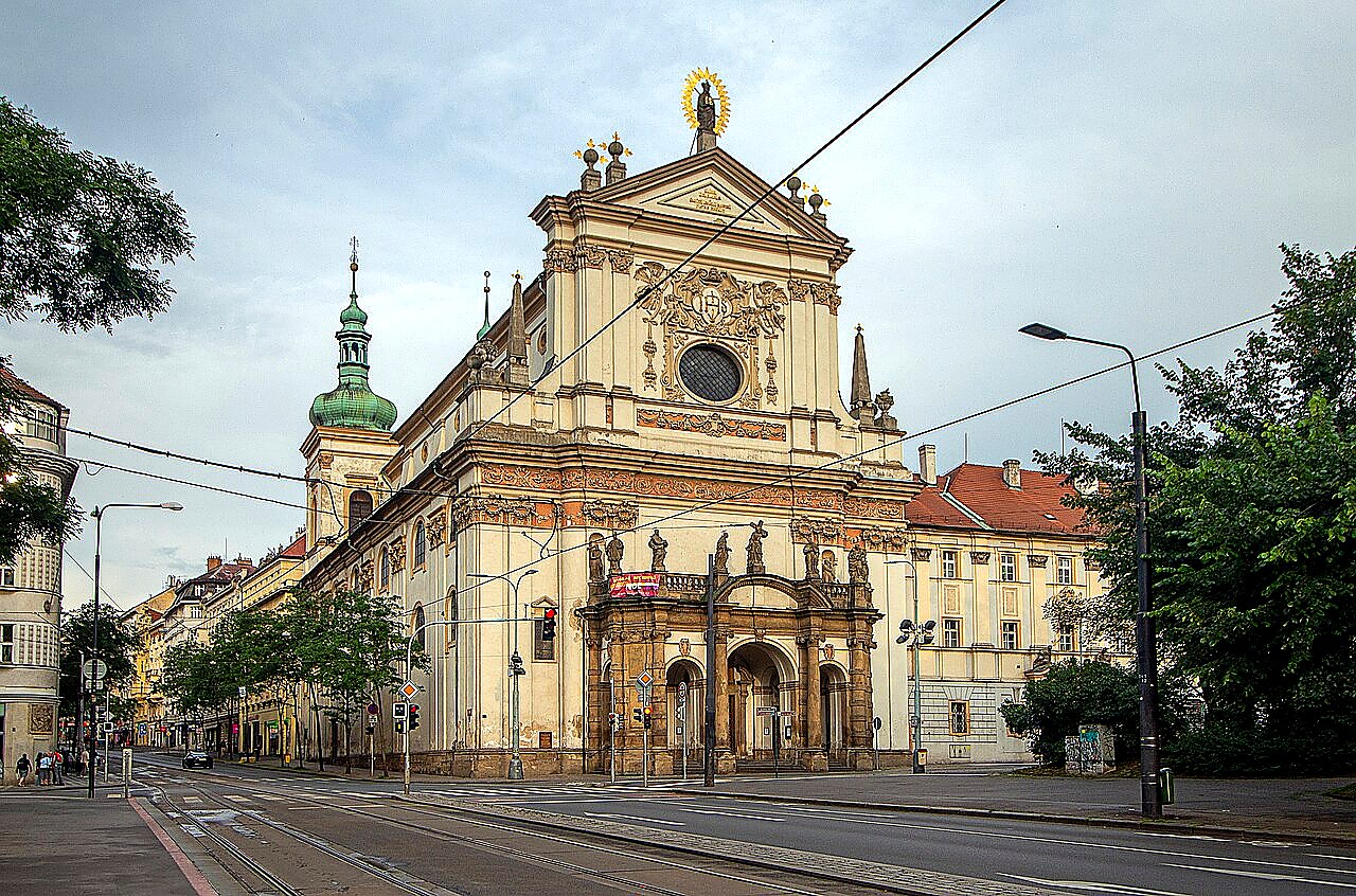 
<span>Kostel svatého Ignáce z Loyoly v Praze</span>
