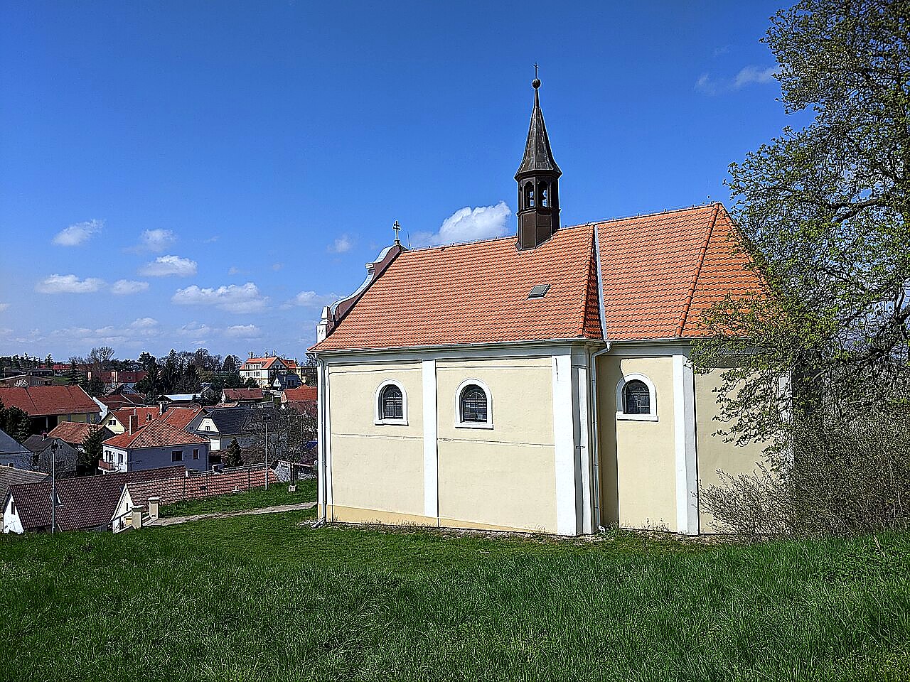 
<span>Kostel svatého Jana Nepomuckého (Cerhenice)</span>
