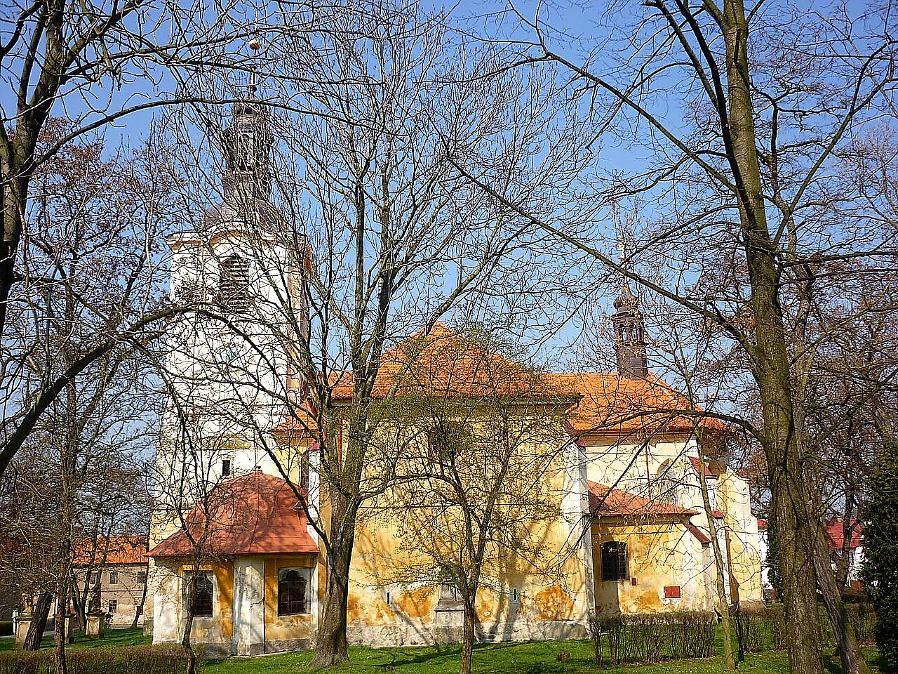 
<span>Kostel svatého Martina a Navštívení Panny Marie v Liběšicích</span>

