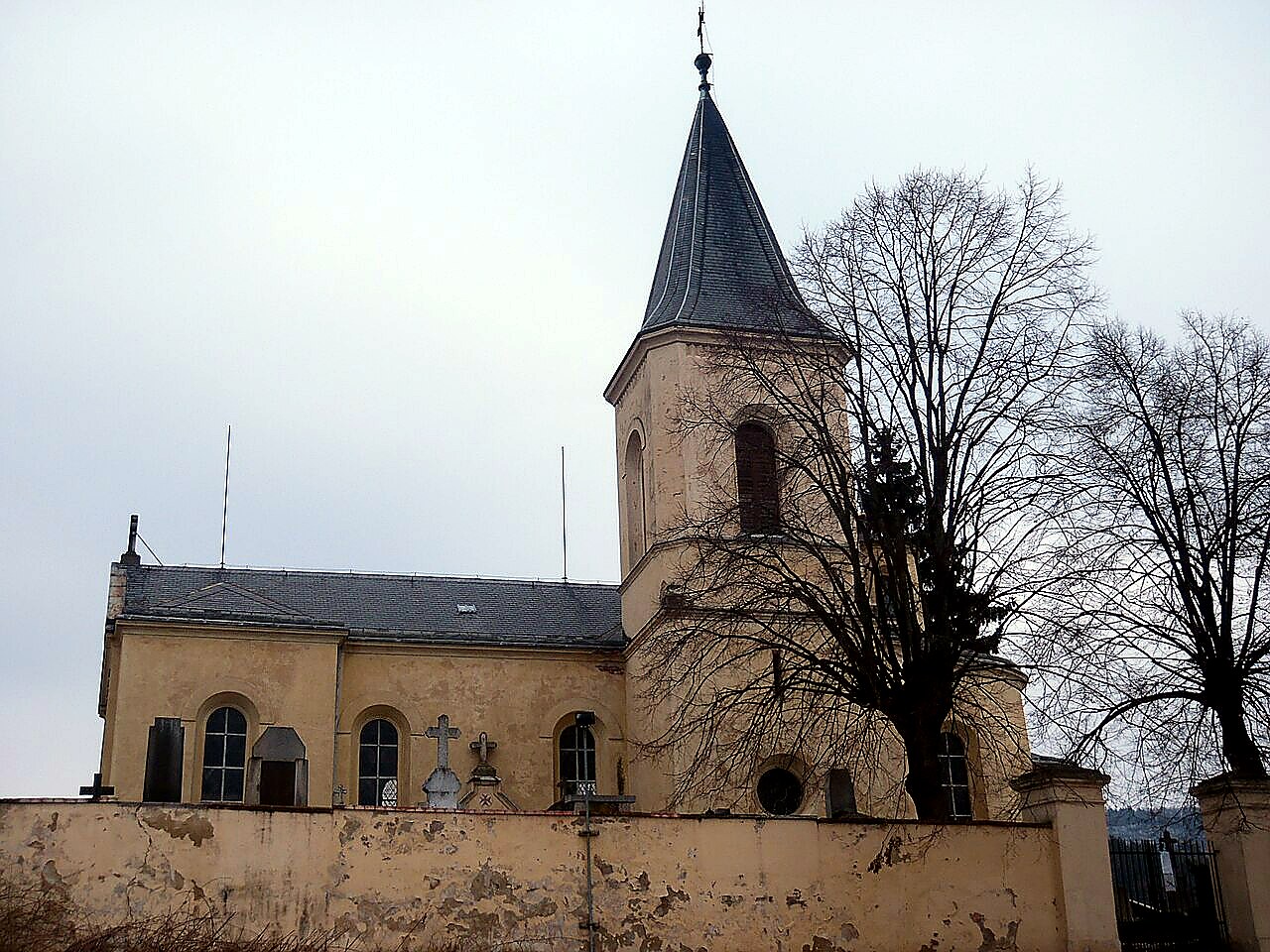 
<span>Kostel svatého Martina a Prokopa (Karlík)</span>
