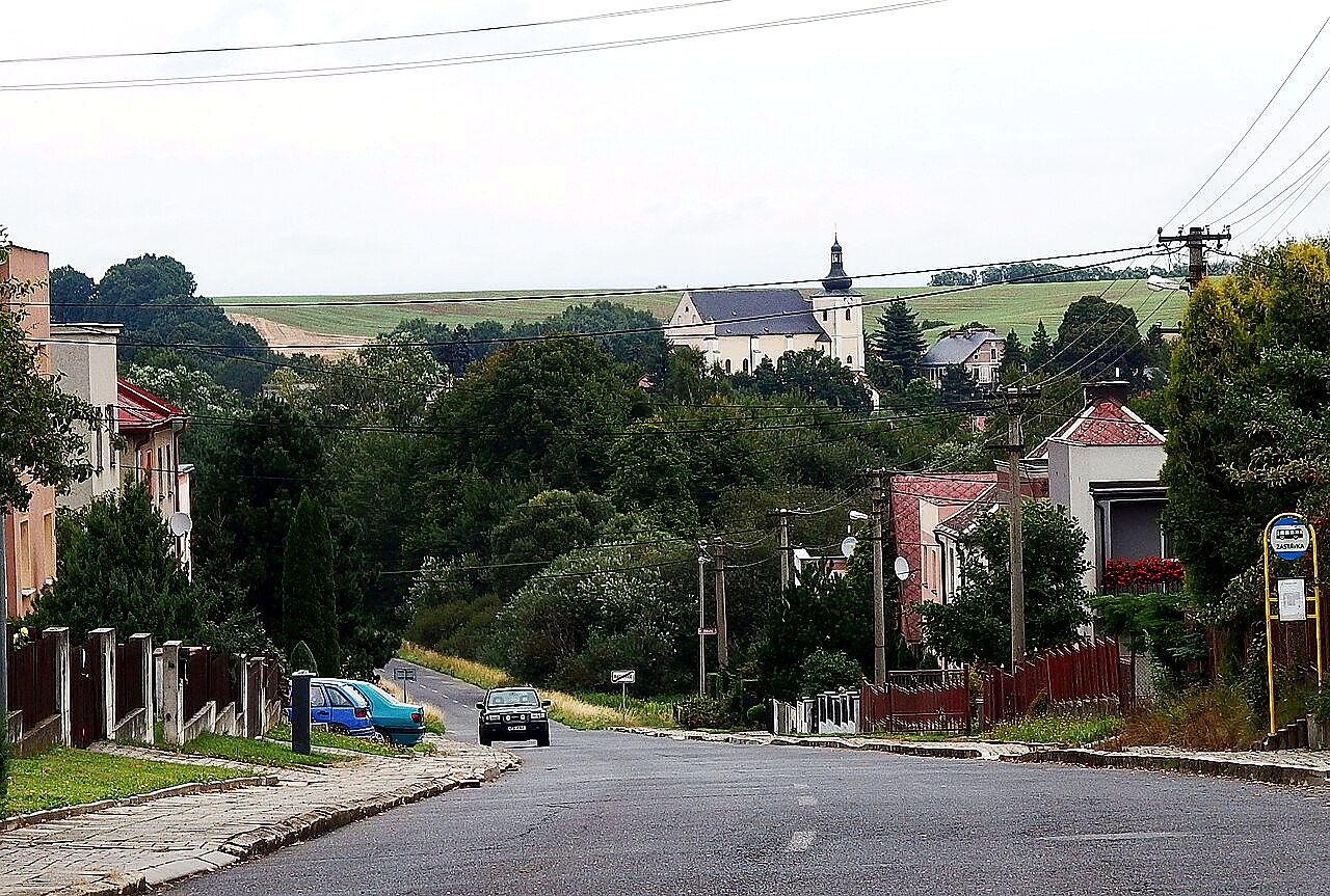 
<span>Kostel svatého Matouše (Hať)</span>
