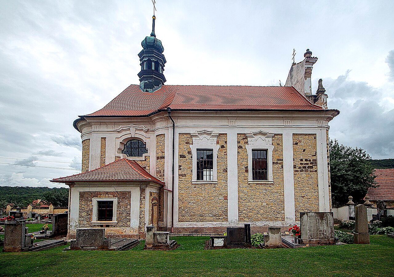 
<span>Kostel svatého Matouše v Pnětlukách</span>
