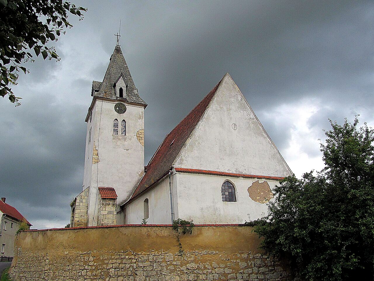 
<span>Kostel svatého Michaela archanděla (Bitozeves)</span>
