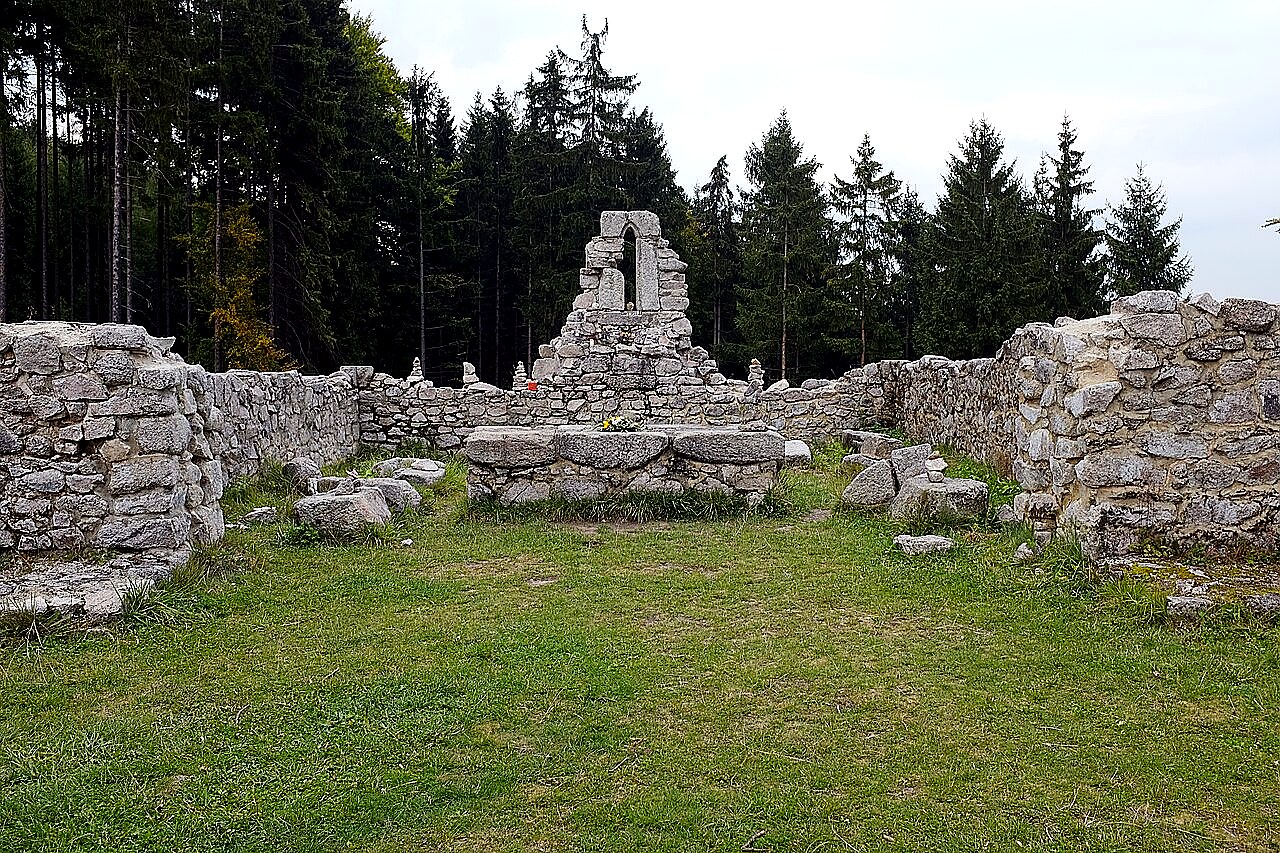
<span>Kostel svatého Mikuláše v Třídomí</span>

