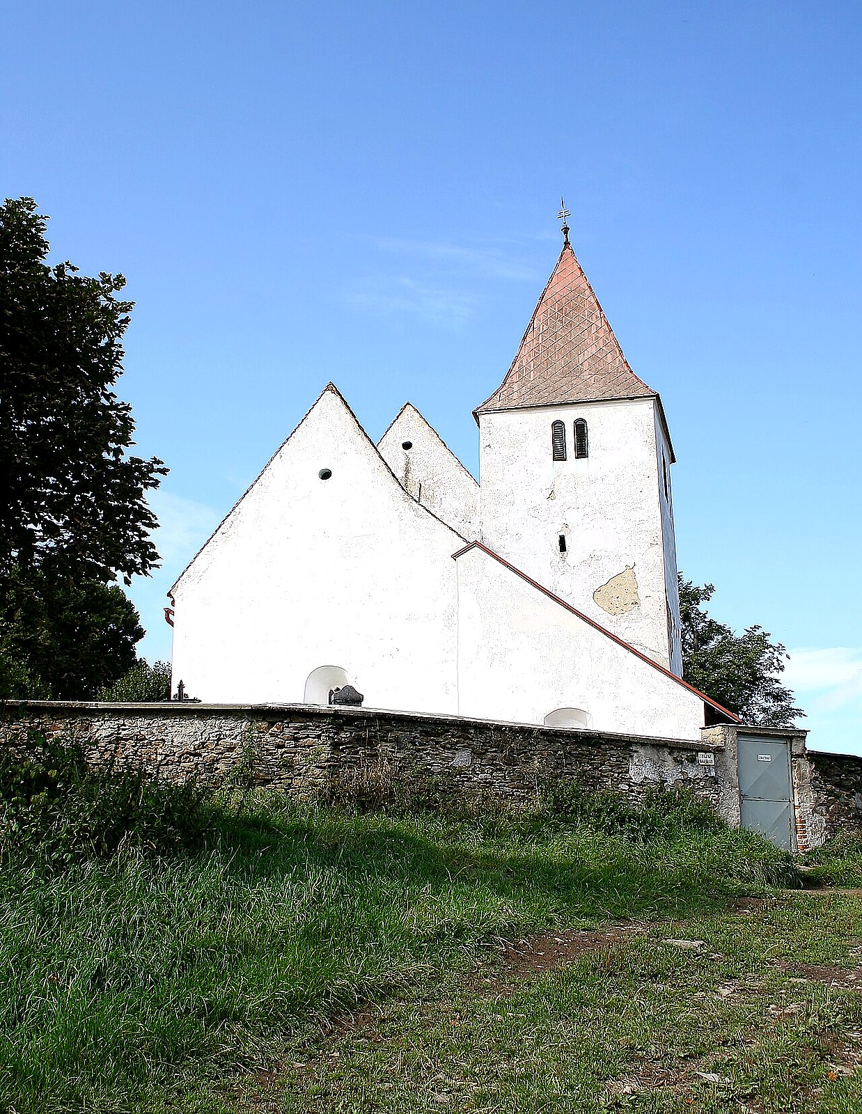 
<span>Kostel svatého Petra a Pavla (Albrechtice)</span>
