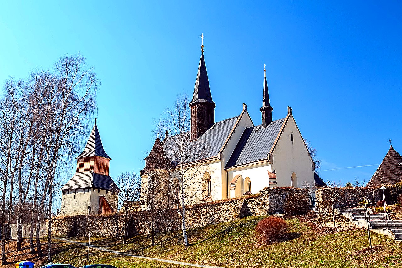 
<span>Kostel svatého Petra a Pavla (Korouhev)</span>
