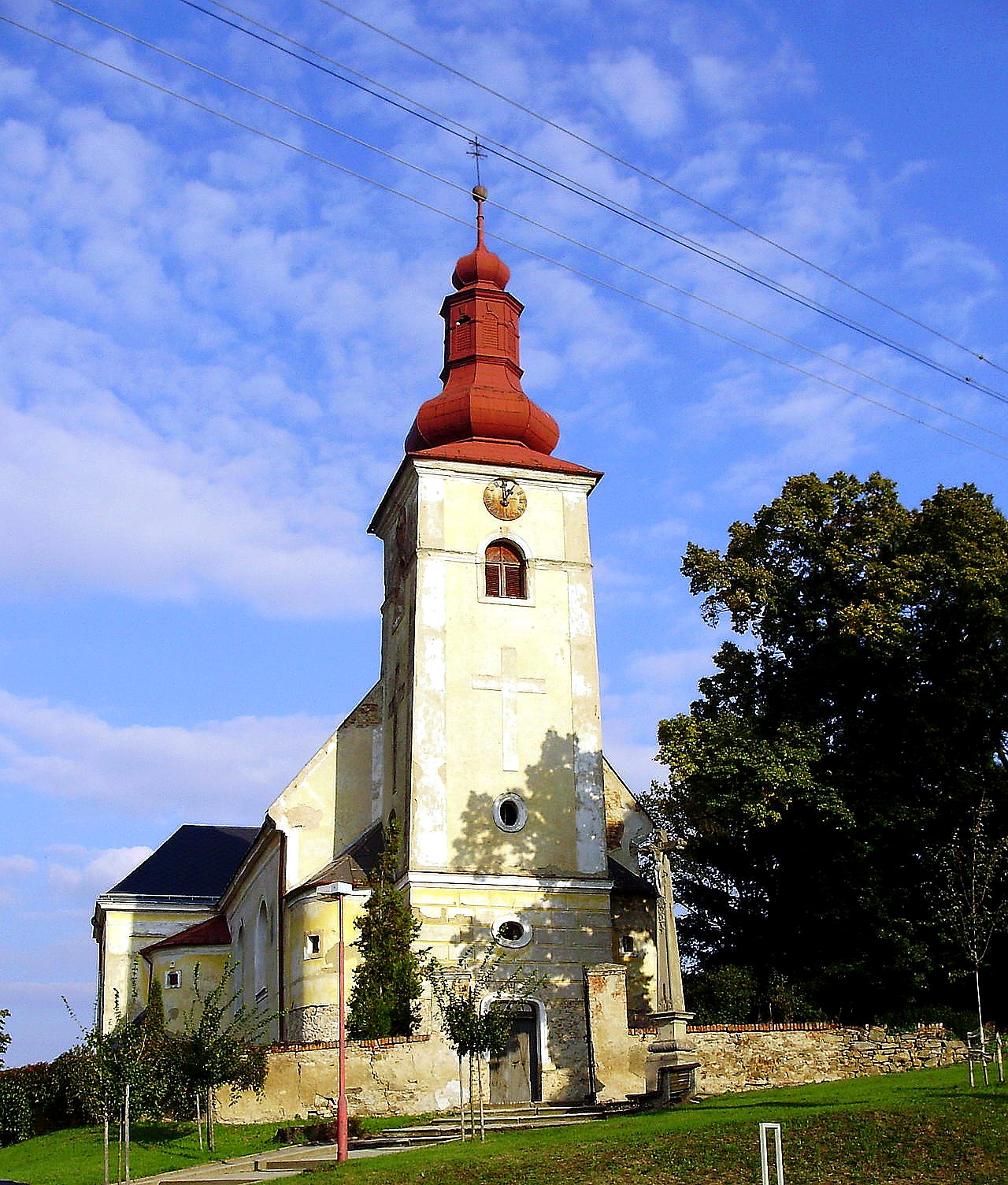 
<span>Kostel svatého Petra a Pavla (Kučerov)</span>
