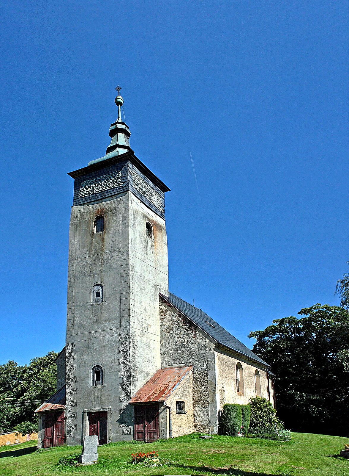 
<span>Kostel svatého Petra a Pavla (Ludvíkov pod Smrkem)</span>
