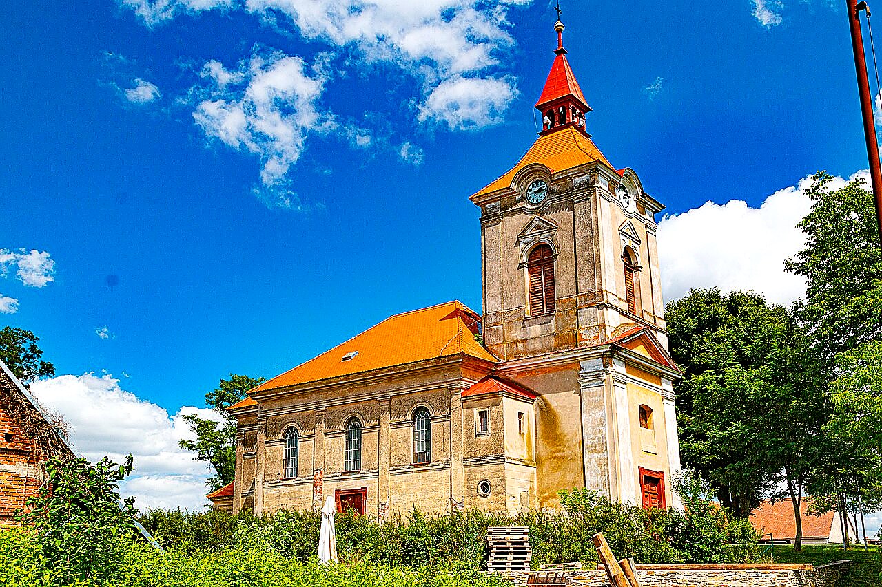 
<span>Kostel svatého Petra a Pavla (Jeníkovice)</span>

