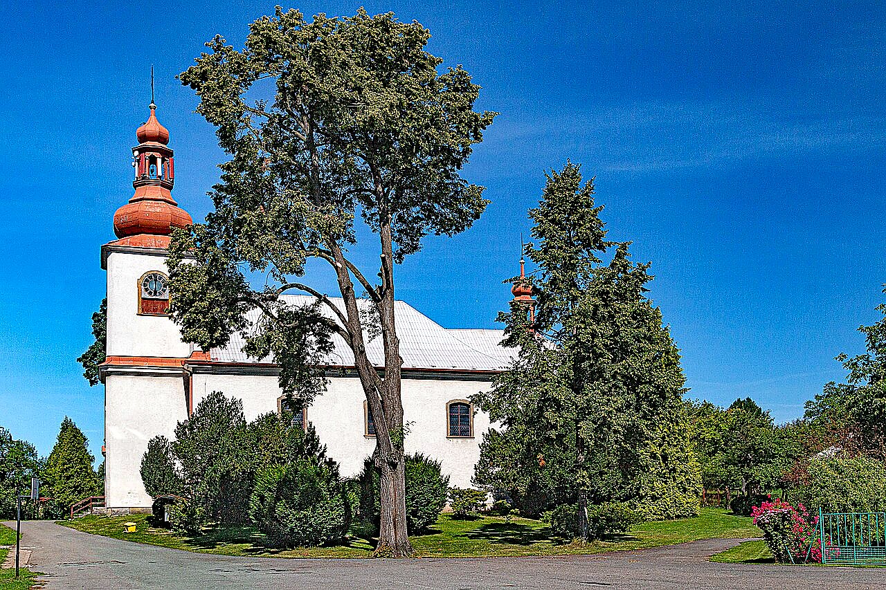 
<span>Kostel svatého Petra a Pavla (Dobré)</span>
