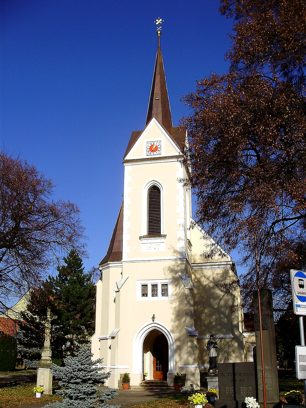 
<span>Kostel svatého Petra a Pavla (Podbřežice)</span>

