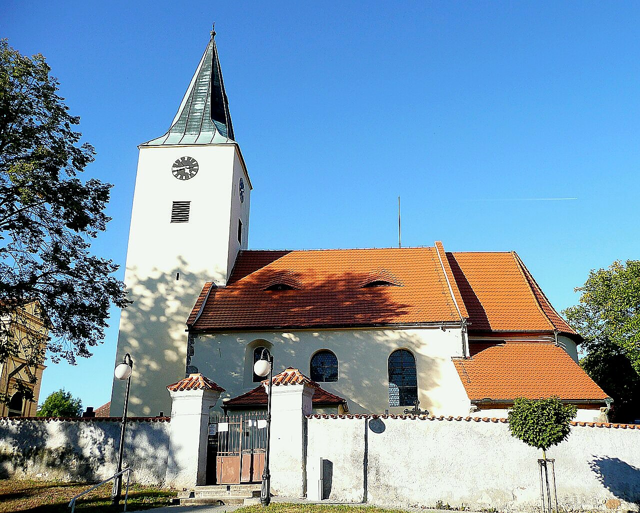 
<span>Kostel svatého Petra a Pavla (Budětice)</span>
