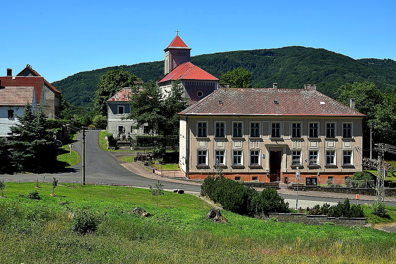 
<span>Kostel svatého Vavřince (Okounov)</span>
