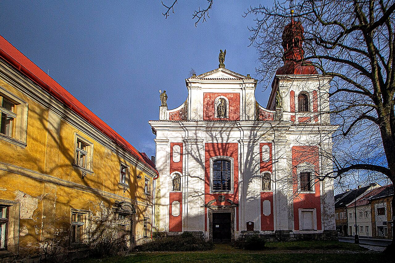 
<span>Kostel svatého Václava v Bělé pod Bezdězem</span>

