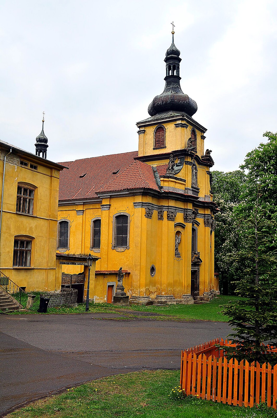 
<span>Kostel svatých Petra a Pavla (Peruc)</span>
